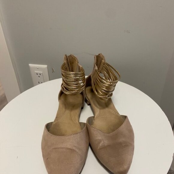 Aerosoles Flats Light Pink/Taupe with Unique Gold Bracelet Strap, Size 7 - Picture 3 of 5
